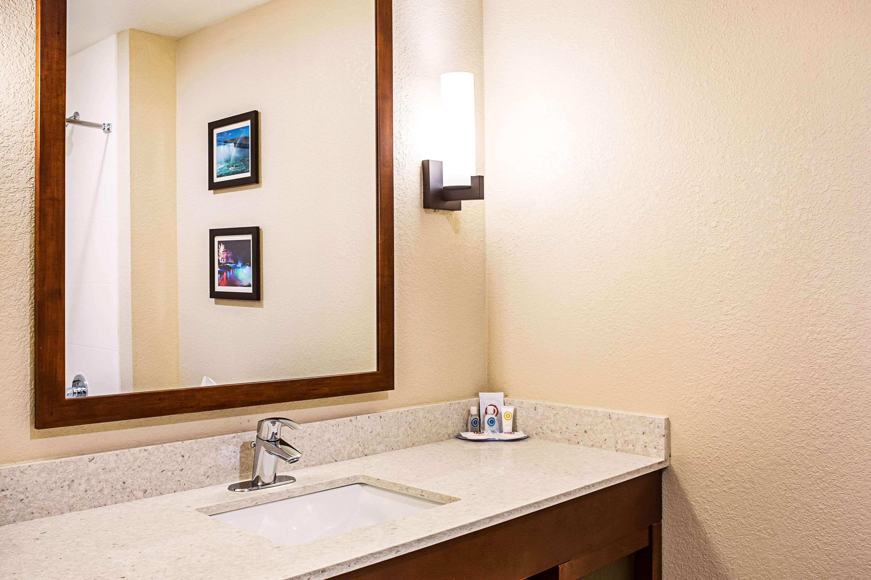 Comfort Inn & Suites Niagara Falls Blvd Usa Esterno foto