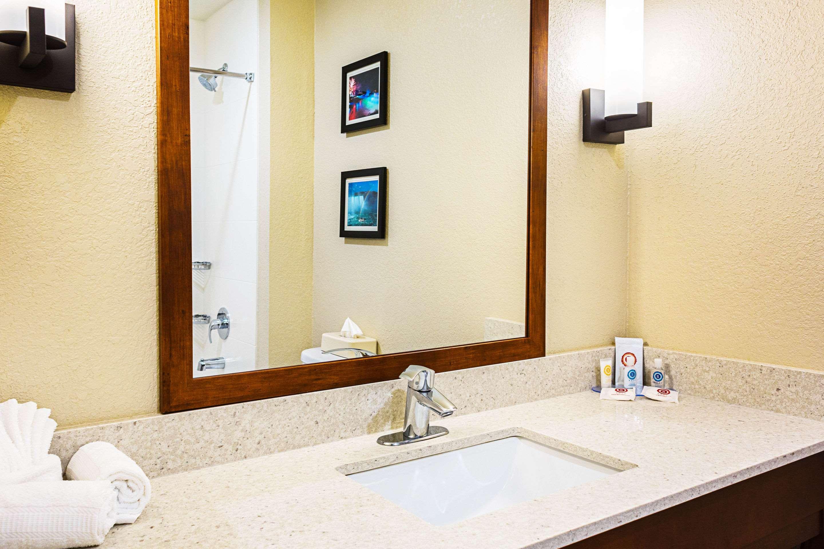 Comfort Inn & Suites Niagara Falls Blvd Usa Esterno foto