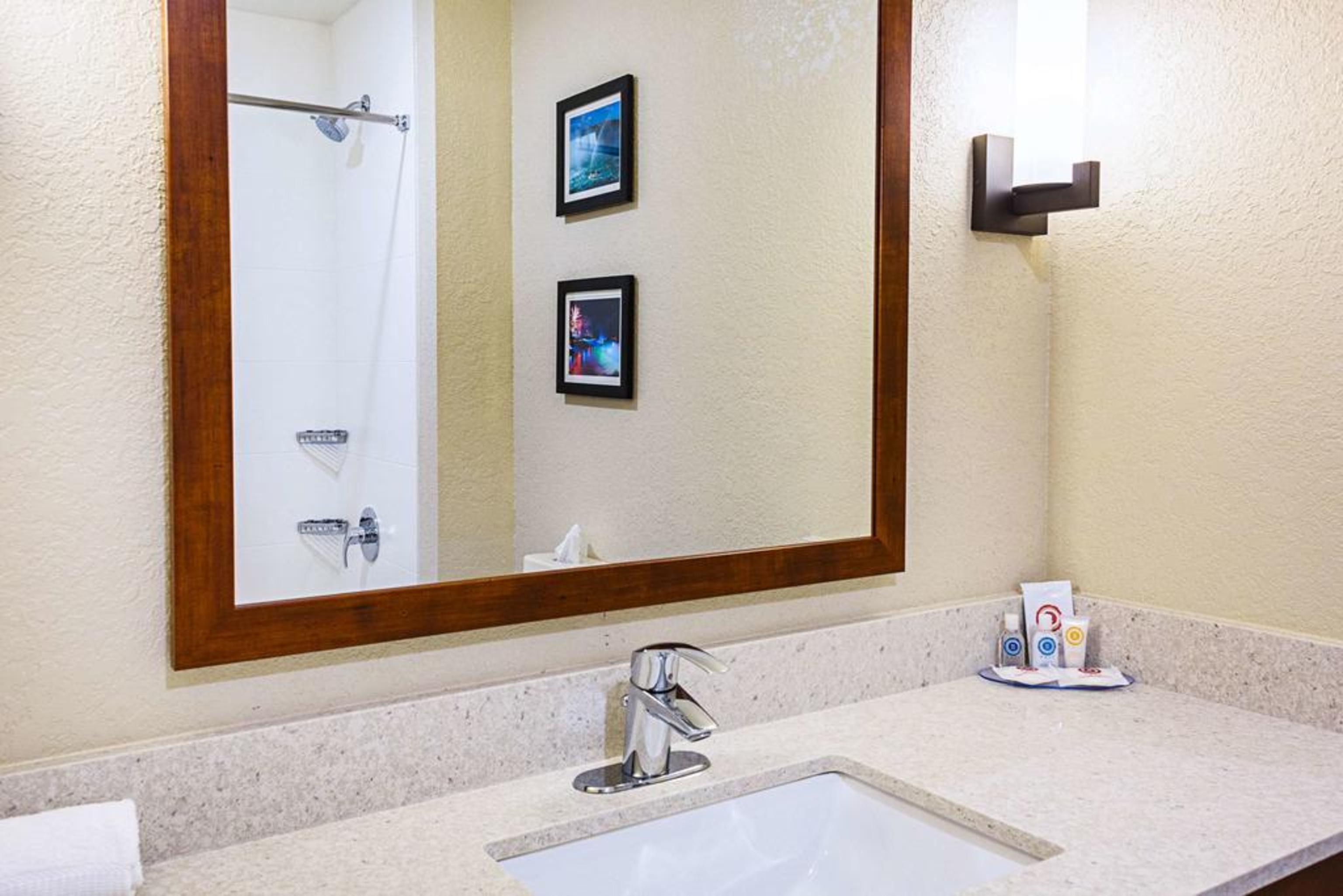 Comfort Inn & Suites Niagara Falls Blvd Usa Esterno foto